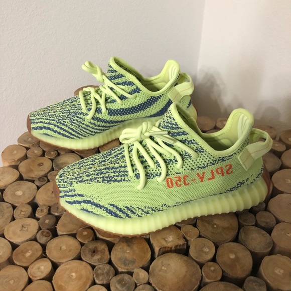 Yeezy Boost 350 V2 - Neon EUC